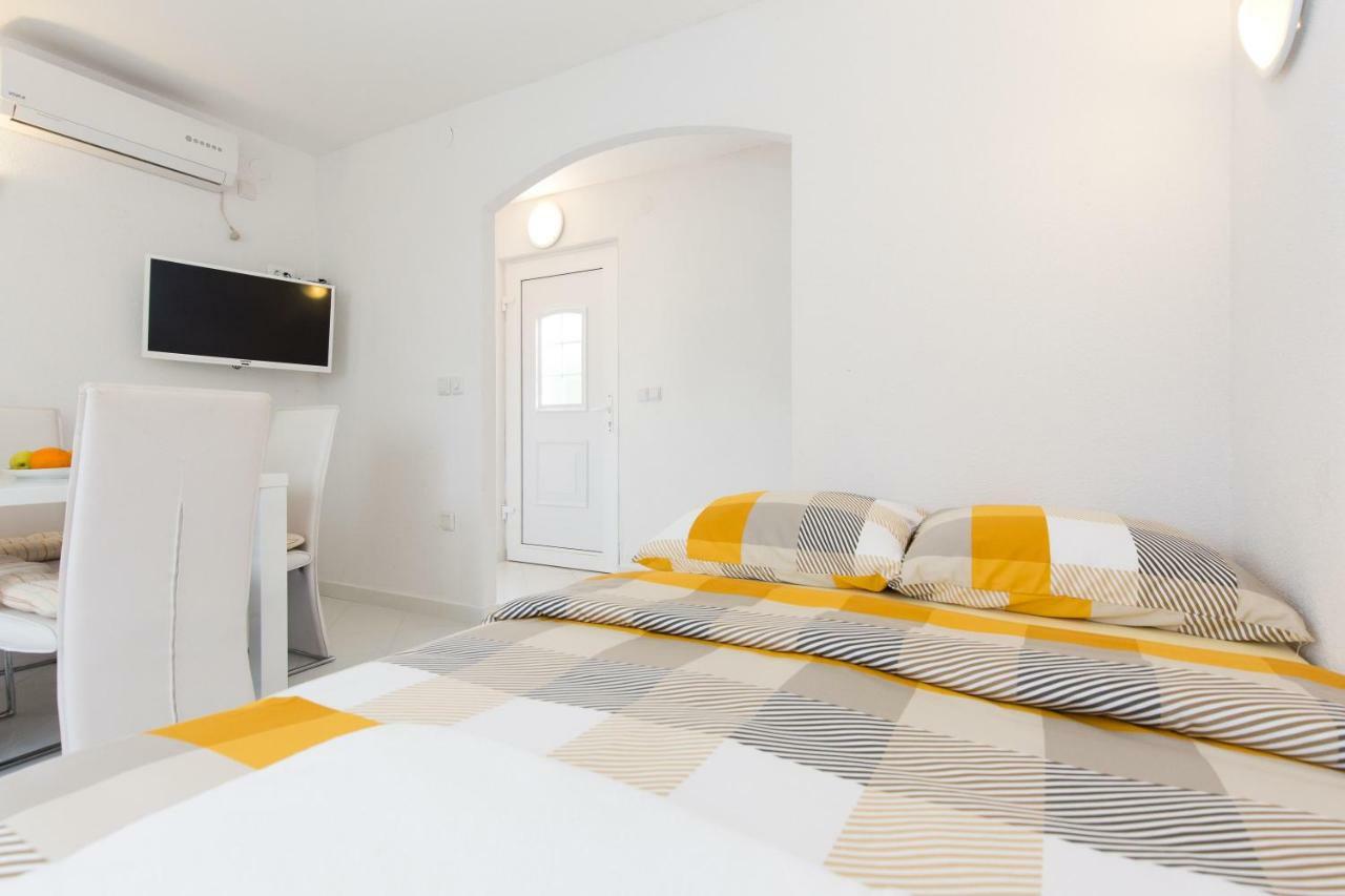 Apartments Bernarda Skrbčići Eksteriør bilde